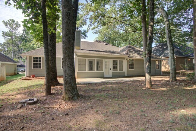 Building Photo - 205 Jarrett Ln