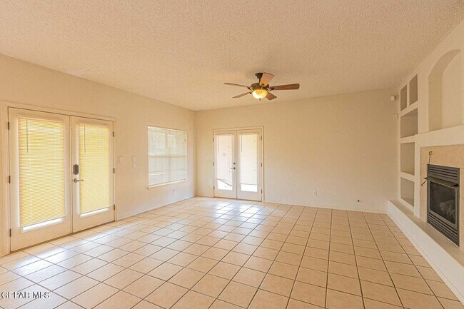 Building Photo - 2051 Sun Port Way