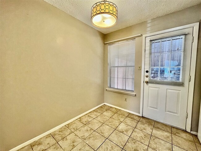 Building Photo - 1247 Dallas Dr