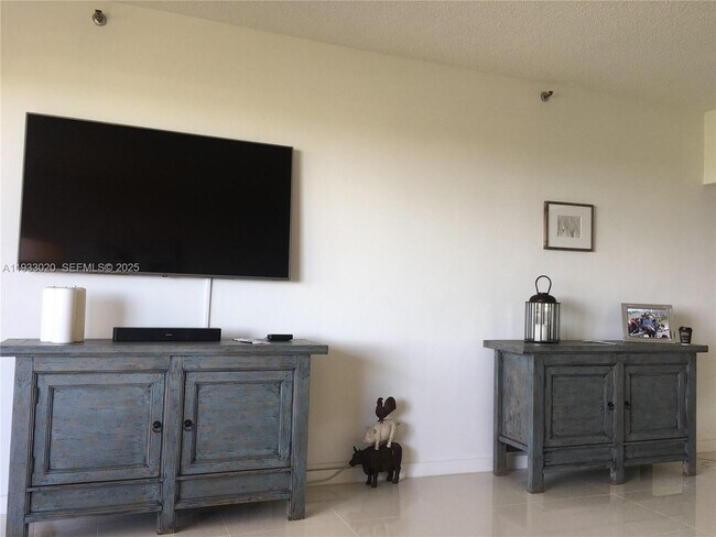 Building Photo - 201 Crandon Blvd