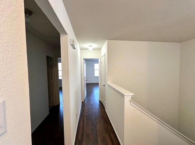 Building Photo - 224 Mulberry Dr