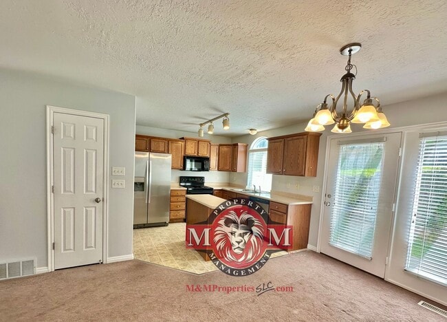 Building Photo - Great 2 Bd 2.5 Bath Townhome in Sandy