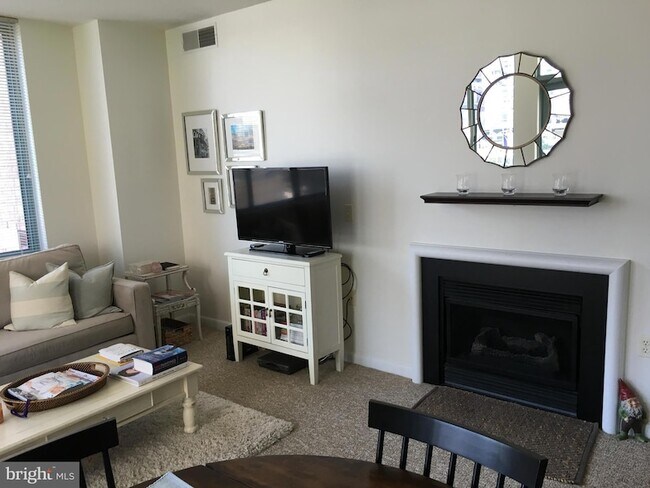 Building Photo - 851 N Glebe Rd