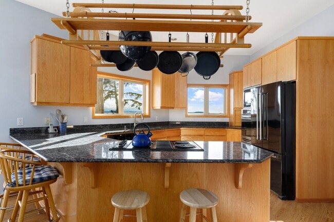 Building Photo - One Acre of Gorgeous Views and a Spacious ...