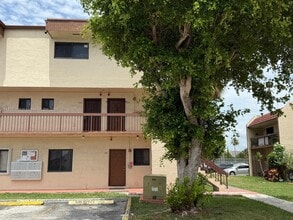 Building Photo - 1121 SW 105th Ave