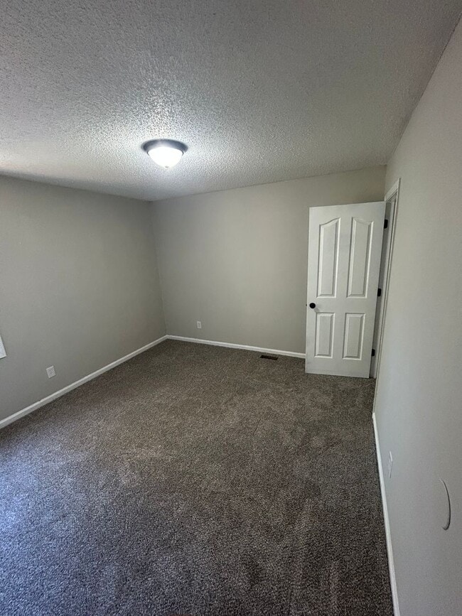 Building Photo - 802 W Parker Rd