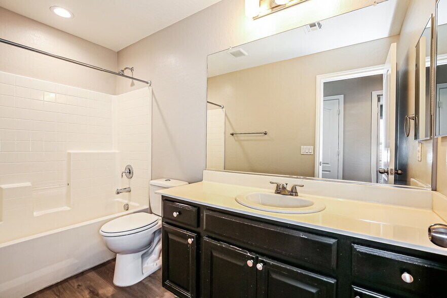 Building Photo - 6406 Kellyville Dr