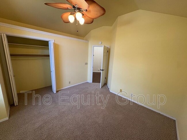 Building Photo - 519 N Aspen St