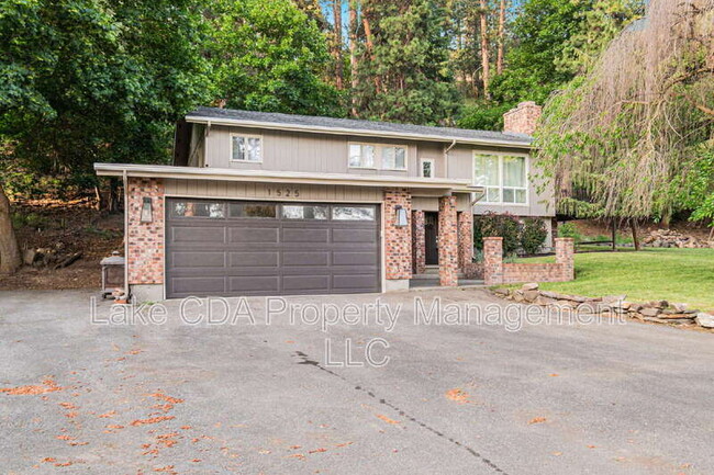 Building Photo - 1525 E Woodland Dr