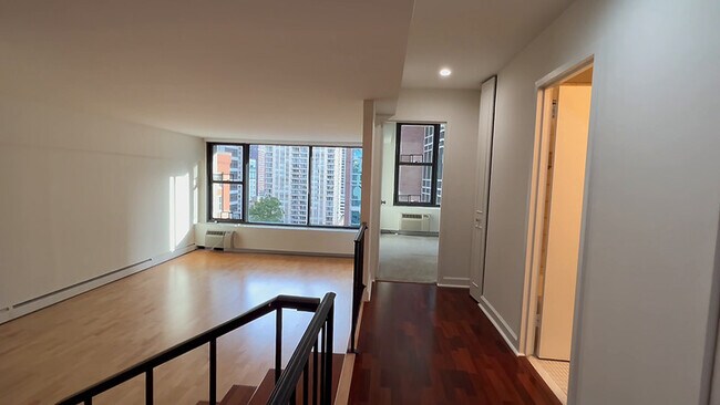 Primary Photo - 833 N Dearborn St