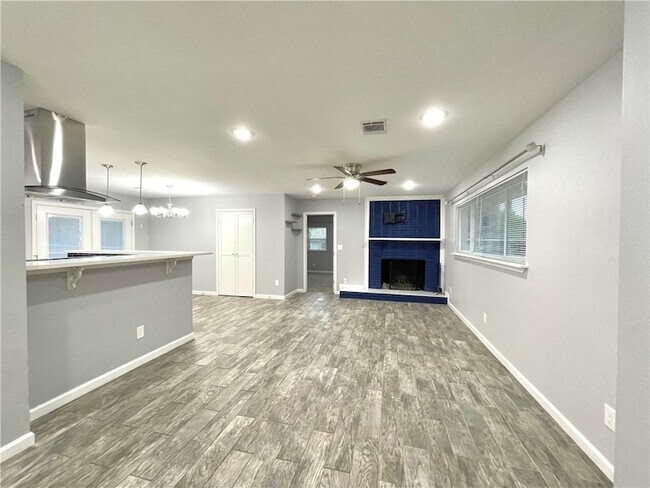 Building Photo - 1507 E 25th St