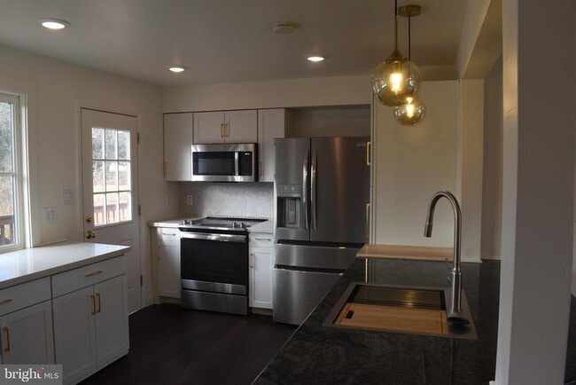 Building Photo - 64 Bogle Dr