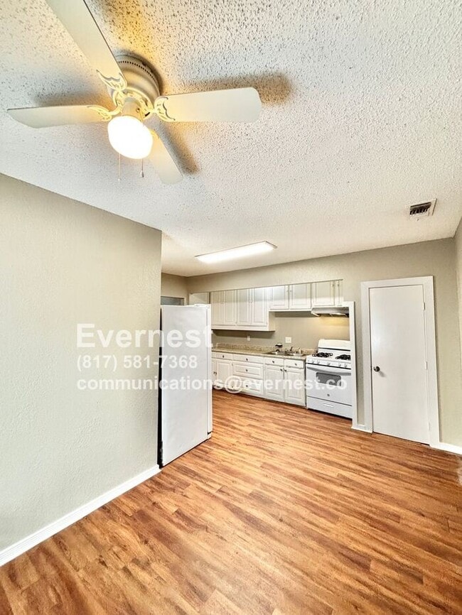 Building Photo - 3-Bedroom, 2-Bath Home with Front Patio in...