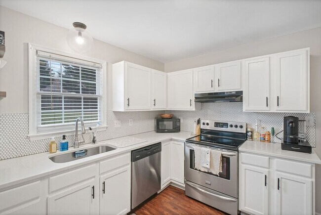 Building Photo - 4410 Caven Ct N