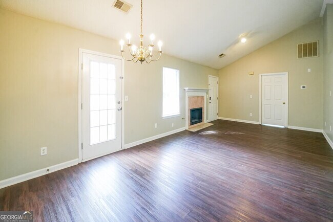 Building Photo - 1214 Foxwood Dr