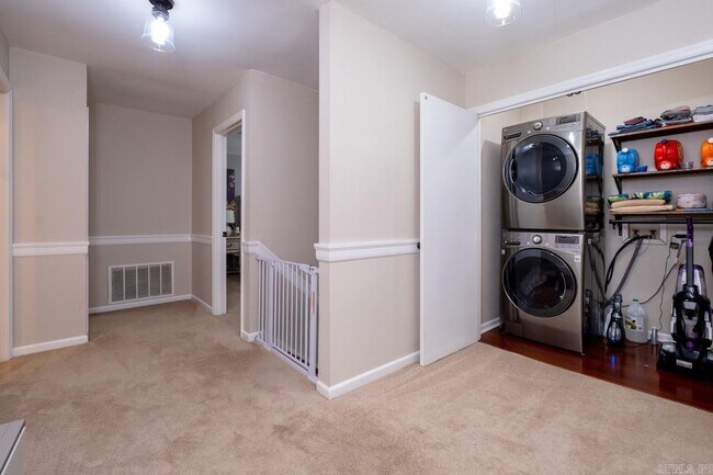 Building Photo - 1720 Jennifer Dr