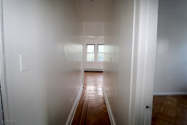 Building Photo - 176 Shephard Ave