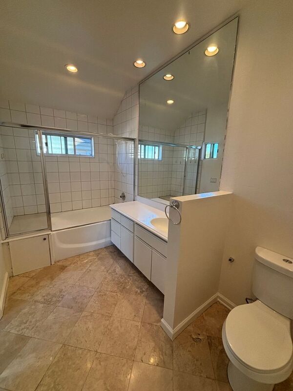 Building Photo - 525 Orange Grove Pl