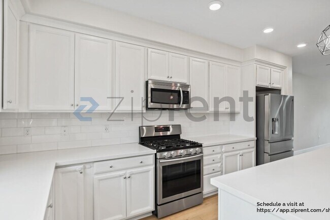 Building Photo - 31 Catania Common