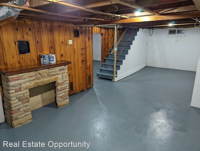 Building Photo - 2 br, 1 bath House - 664 Whitethorne Ave