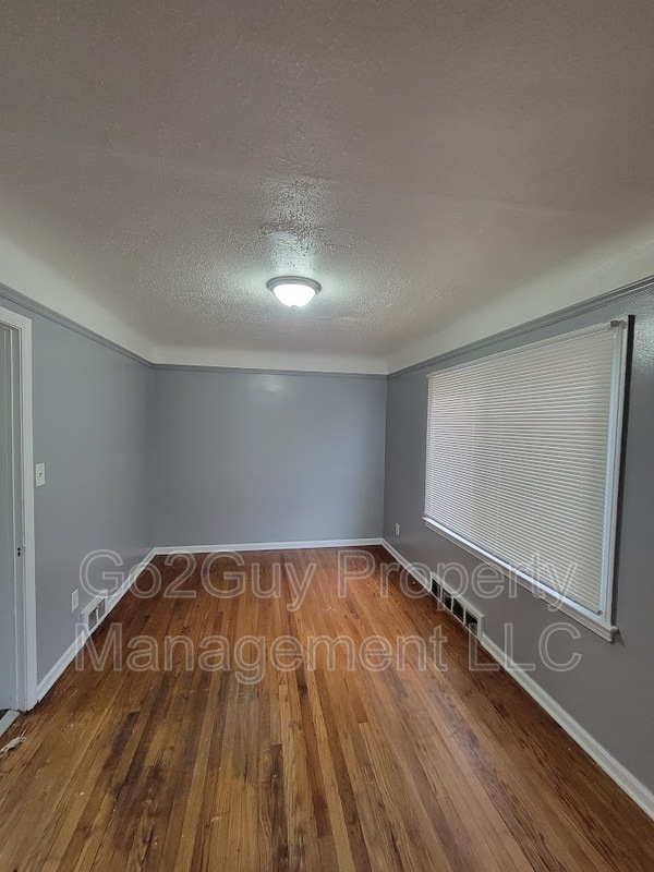 Building Photo - 2111 Ewald Cir