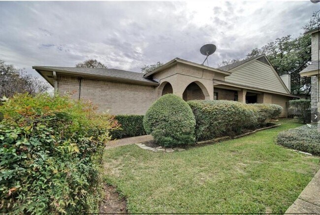 Building Photo - 9518 Topridge Dr