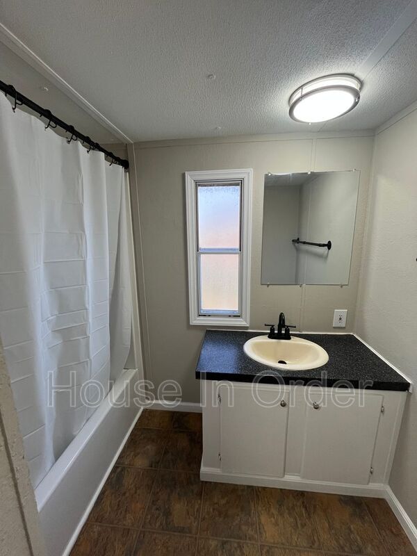 Building Photo - 5 Tre Ln