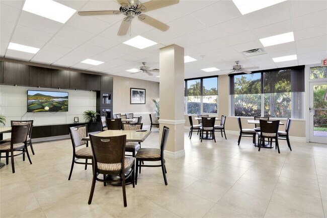 Building Photo - 305 N Pompano Beach Blvd