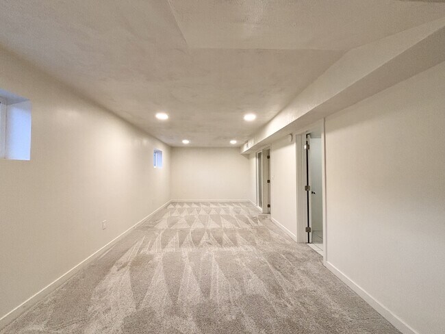 Building Photo - 11299 Woodhill Dr