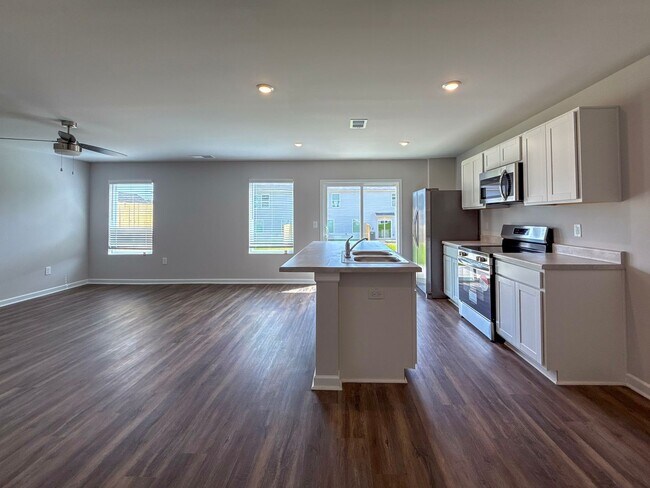 Building Photo - Home in Lincoln, AL for Rent! Available to View Now!