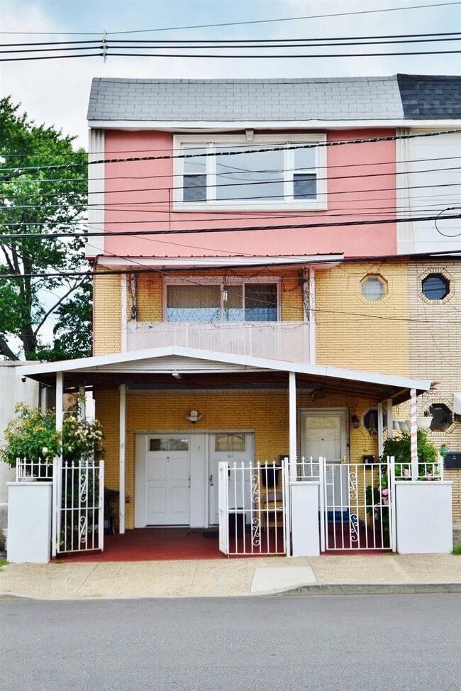 Building Photo - 121 Garfield Ave
