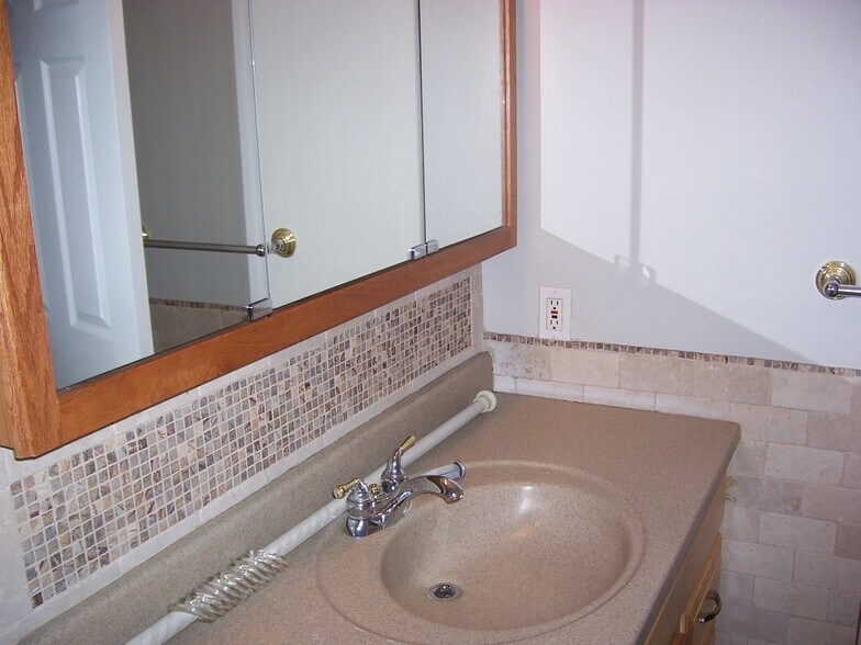 Building Photo - 25 Amato Dr