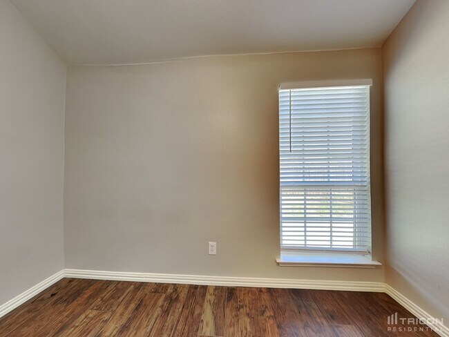 Building Photo - 1704 Bob Dr