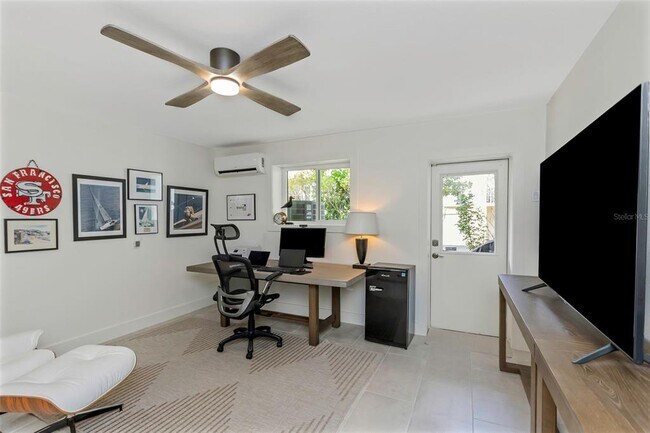 Building Photo - 375 Madeira Cir