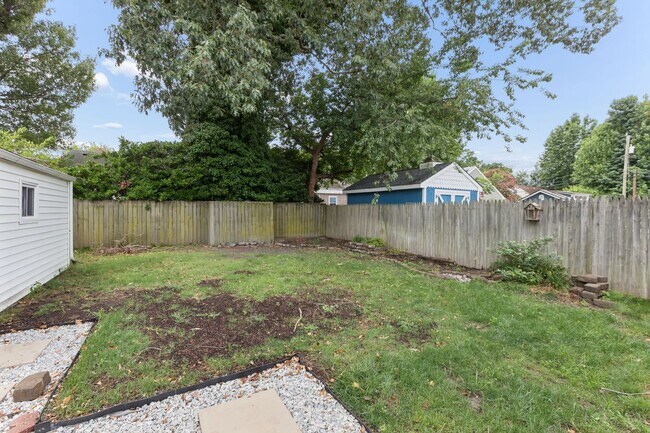 Building Photo - 1325 Calla Ave