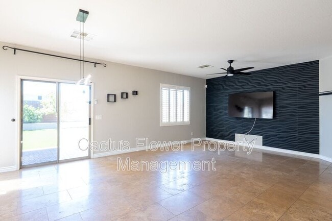 Building Photo - 1497 E Indigo St