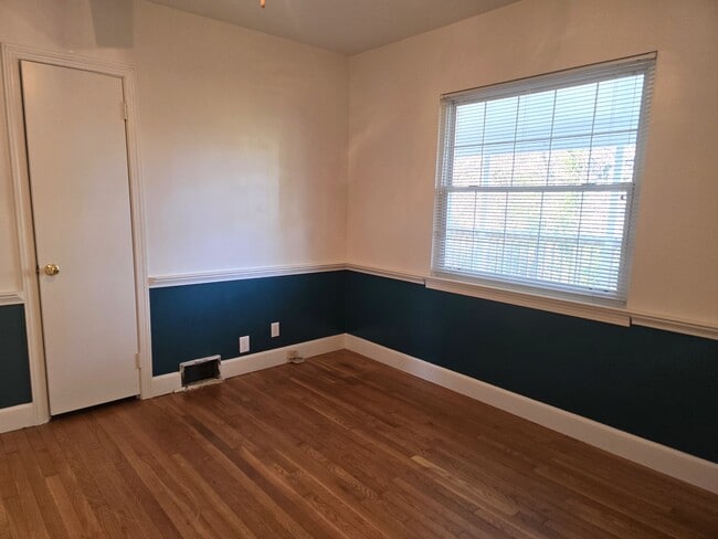 Building Photo - 1831 W 1st St