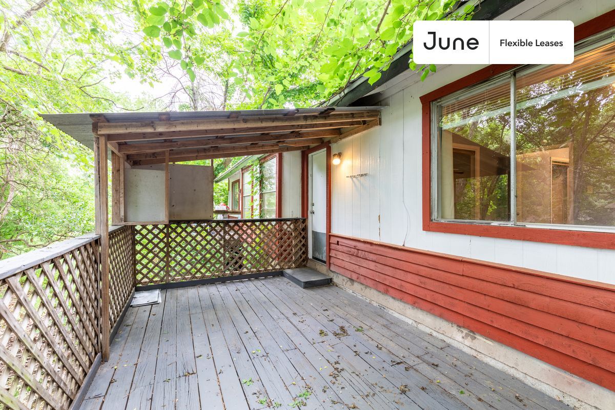 Building Photo - 5402 Brompton Cir