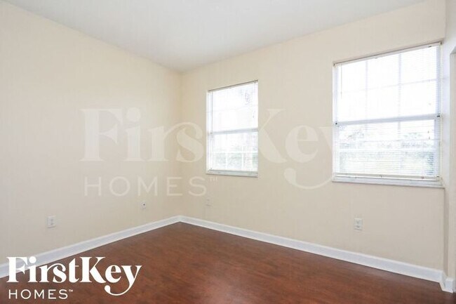 Building Photo - 2412 NE 41st Pl