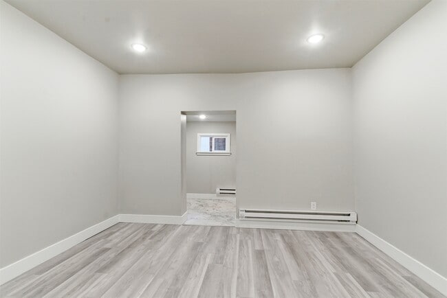 Building Photo - 662 N Yewdall St