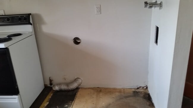 Building Photo - b1810