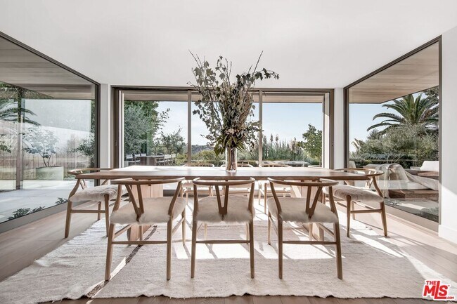 Building Photo - 3539 Beverly Ridge Dr