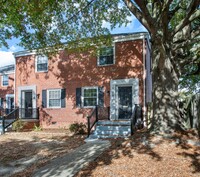 Building Photo - DARLING 2 BEDROOM TOWNHOME IN MUSEUM DISTRICT