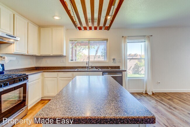 Building Photo - 3 br, 2.5 bath House - 516 Beckton Park Ave
