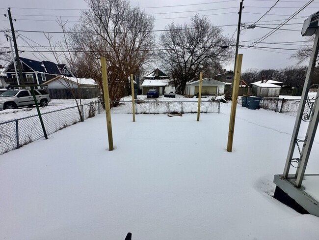 Building Photo - More value than the rent and closer to downtown.