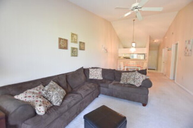 Building Photo - 770 Charter Dr