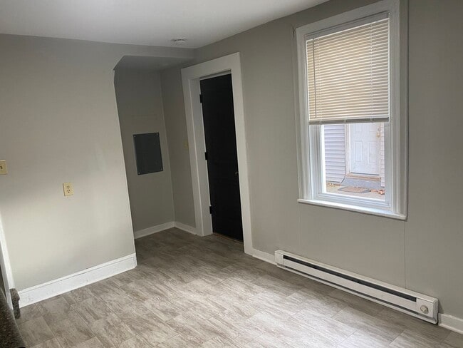 Building Photo - 430 S Queen St