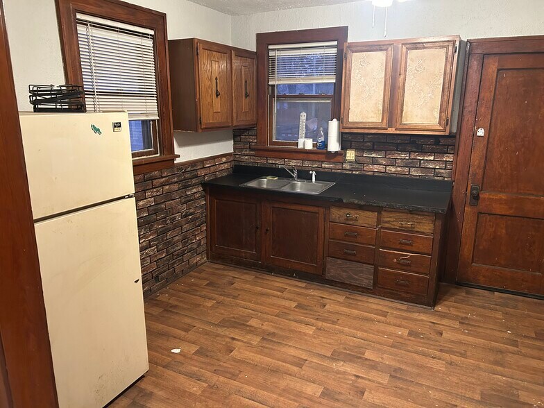 Building Photo - 2119 N Underhill St