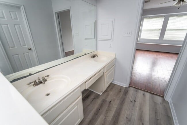 Building Photo - 2322 Cool Springs Ln