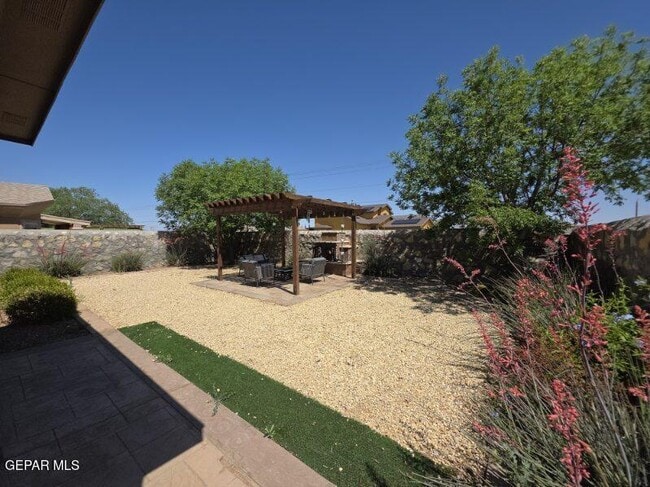 Building Photo - 12867 Hidden Grove Dr
